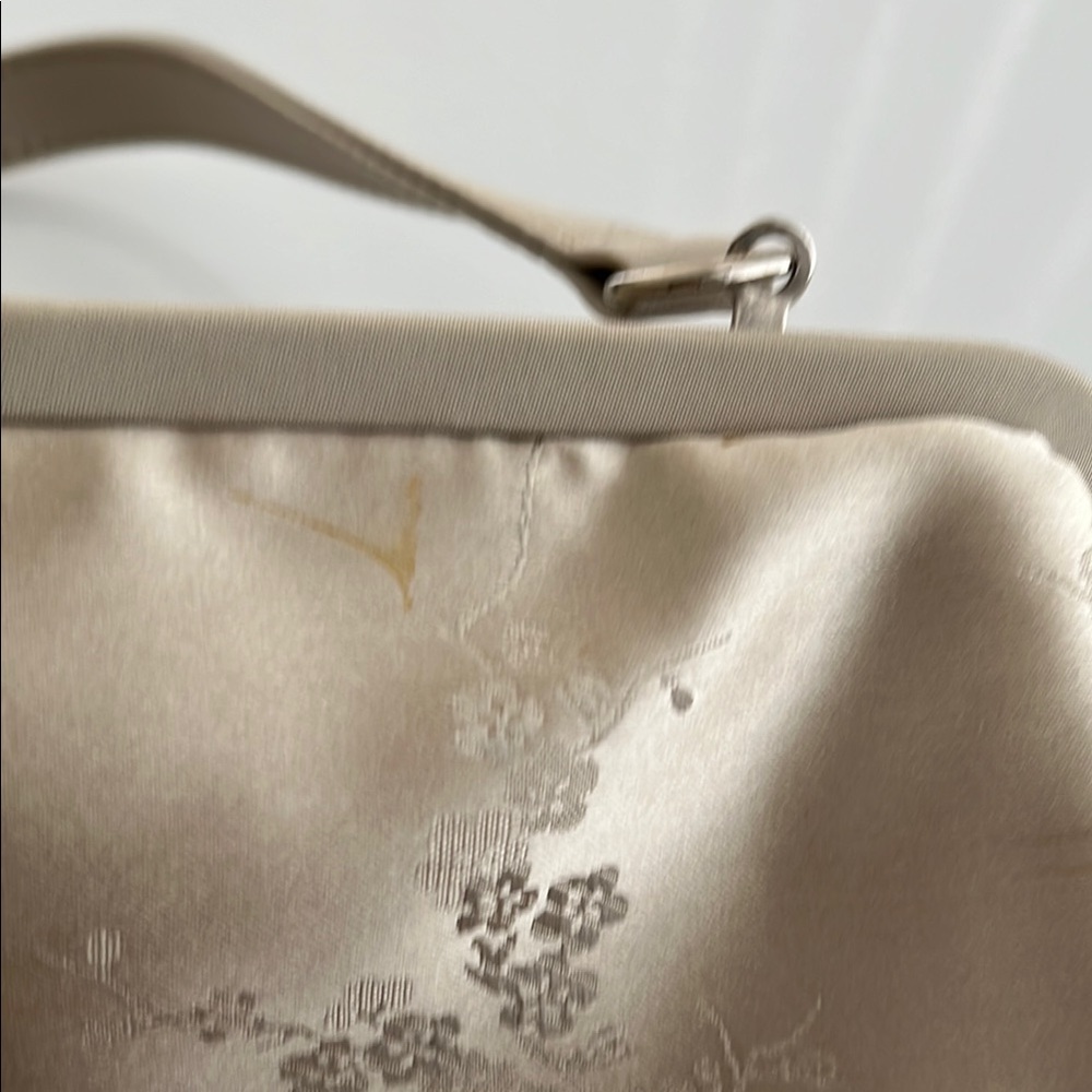 CLOSET CLOSING -Chic Cream and Red satin evening bags with damask design - Picture 5 of 8